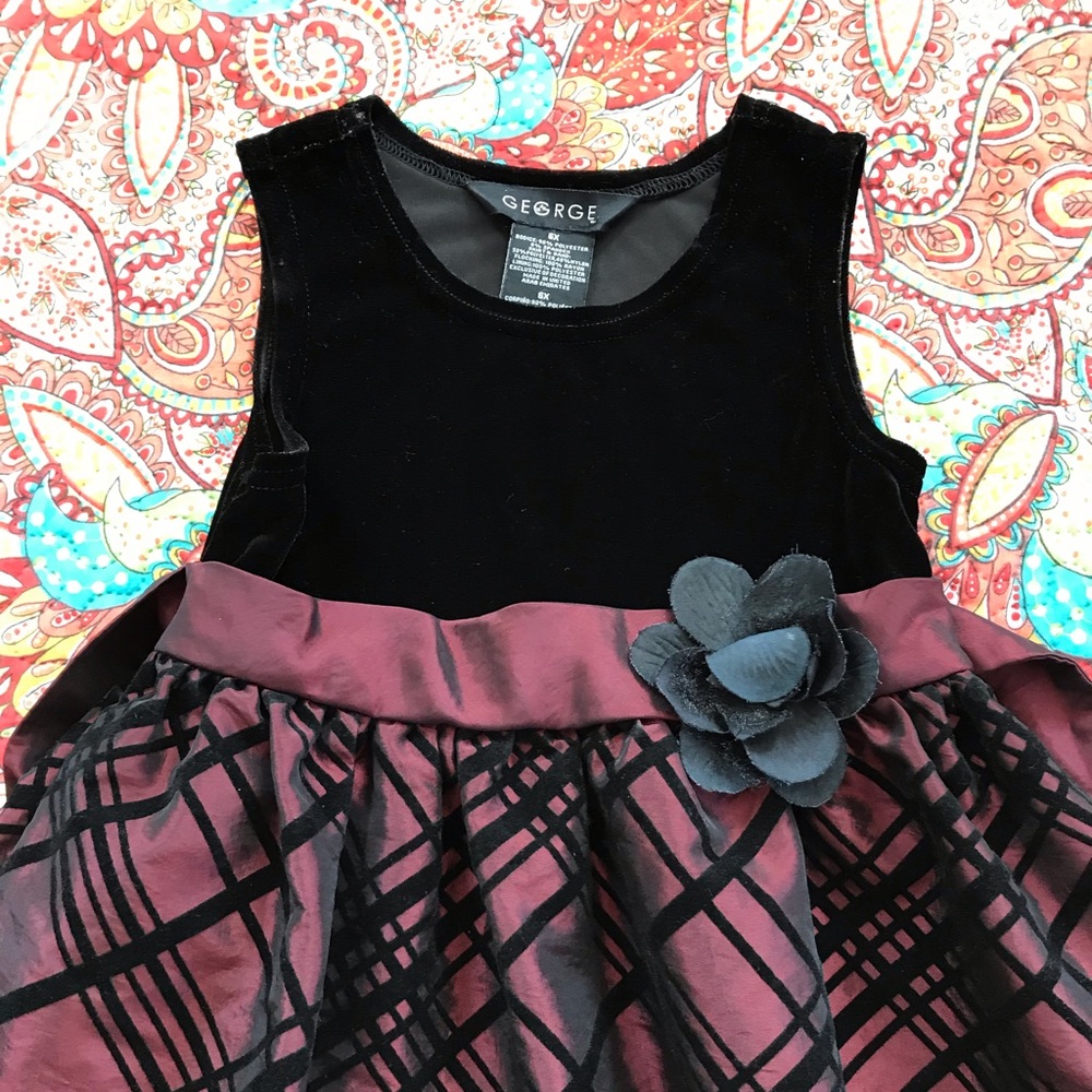 Dresses - Picture 2 of 4